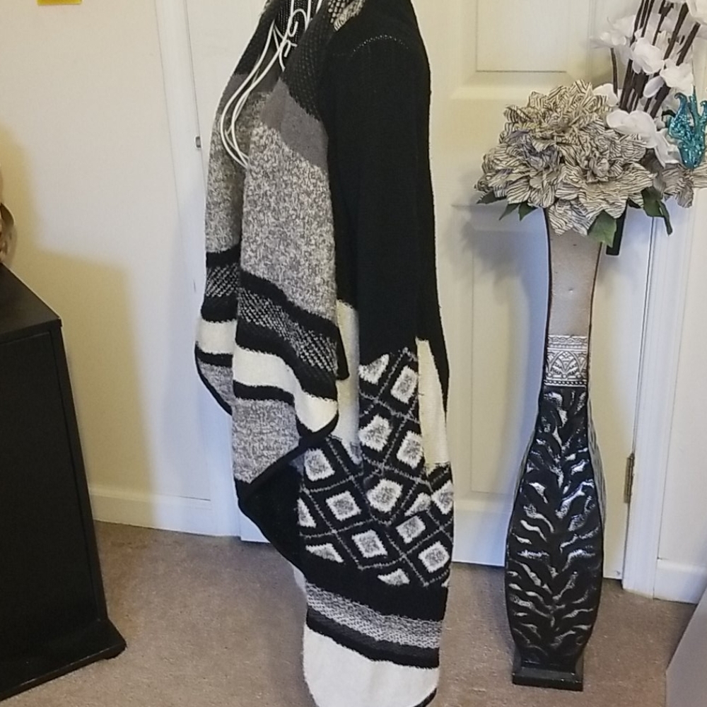 Absolutely fabulous Vince long sweater - Picture 7 of 9
